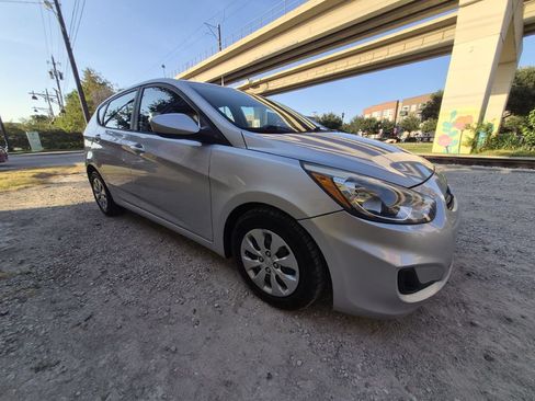 Used 2017 Hyundai Accent SE FWD image 3