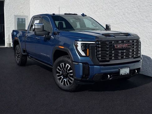 Used 2024 GMC Sierra 2500 Denali Ultimate image 2