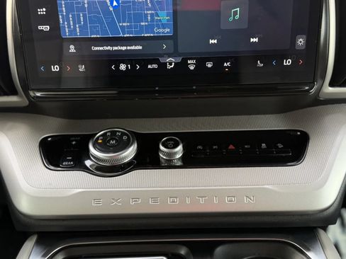 Used 2025 Ford Expedition Active AWD/4WD image 38