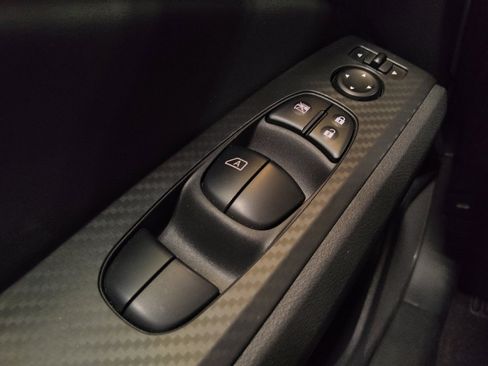 Used 2025 Nissan Altima 2.5 SV FWD image 27