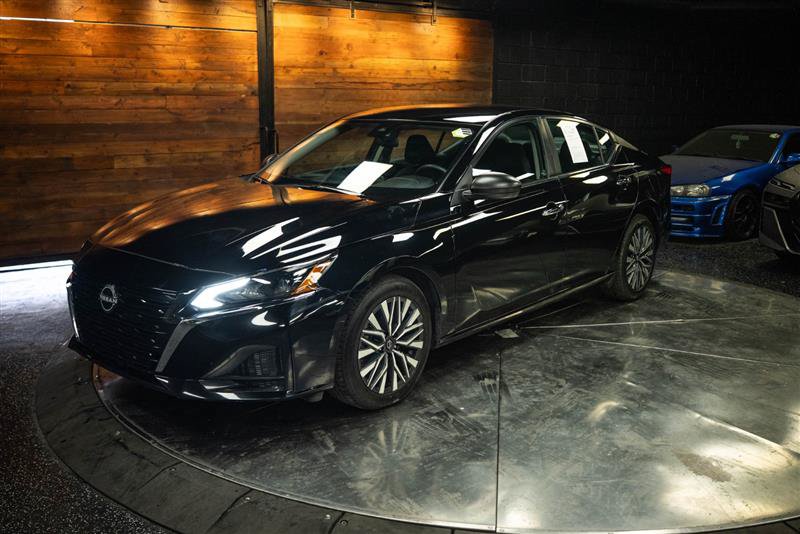 Used 2024 Nissan Altima 2.5 SV FWD image 2
