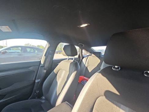 Used 2023 Honda Civic Sport image 8