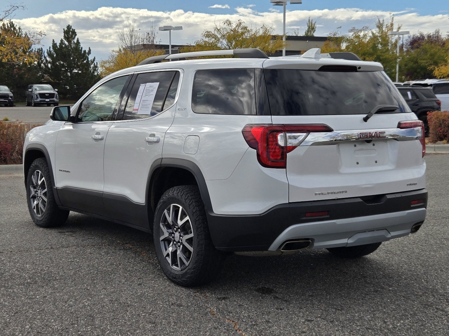 Used 2023 GMC Acadia SLT w/ Technology Package AWD/4WD image 10
