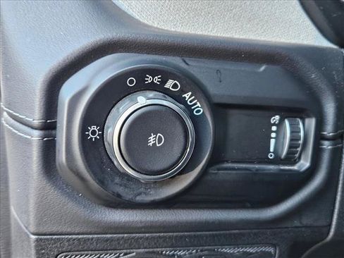 Used 2025 Jeep Wrangler Unlimited Sahara AWD/4WD image 26