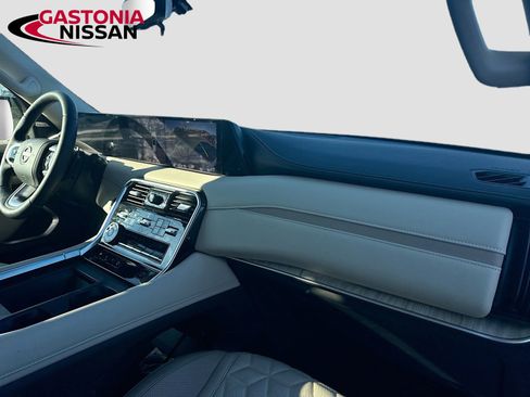 Used 2025 Nissan Armada Platinum w/ Convenience Package image 39