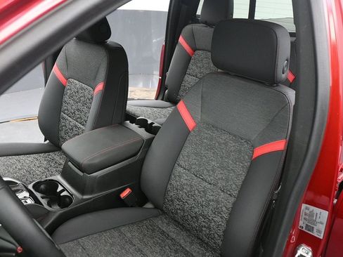 Used 2024 Chevrolet Colorado Z71 w/ Z71 Convenience Package 2 image 17