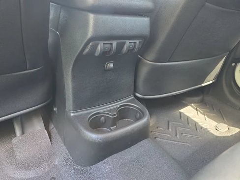 Used 2018 Jeep Wrangler Unlimited Sport S AWD/4WD image 35