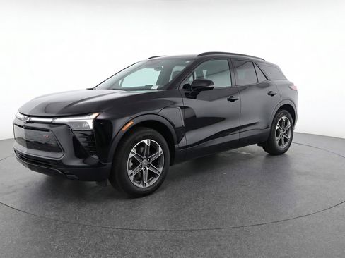 Used 2025 Chevrolet Blazer LT FWD image 3