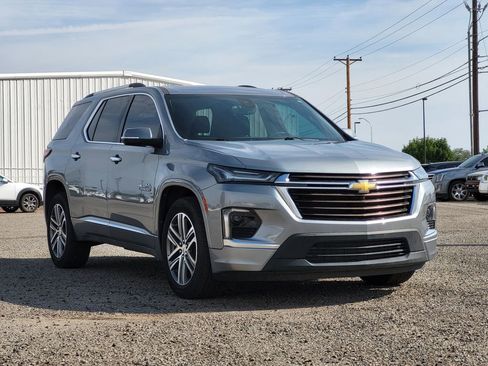 Used 2023 Chevrolet Traverse High Country image 3