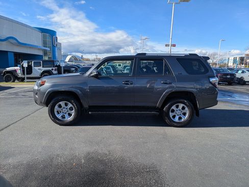 Used 2022 Toyota 4Runner SR5 Premium w/ Moonroof Package image 9
