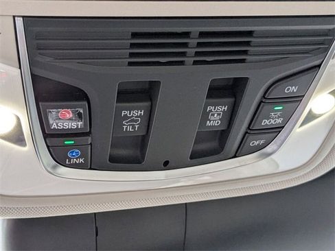 Certified 2025 Acura RDX w/ Technology Package image 28