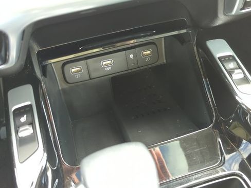 Used 2023 Kia Sorento SX FWD image 19