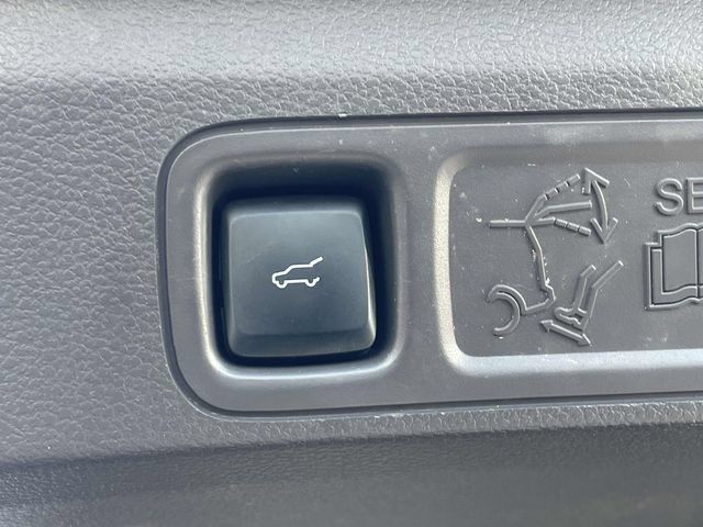 Used 2018 Ford Expedition Limited w/ Equipment Group 302A RWD image 11