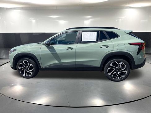 Used 2024 Chevrolet Trax RS w/ Sunroof Package FWD image 10