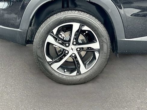 Used 2025 Chevrolet Trax RS FWD image 28