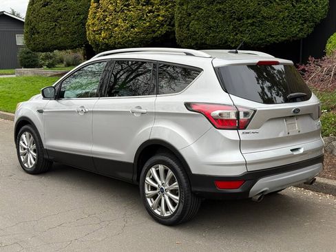 Used 2017 Ford Escape Titanium image 3