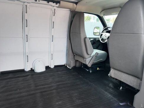 Used 2012 Chevrolet Express 2500 image 15