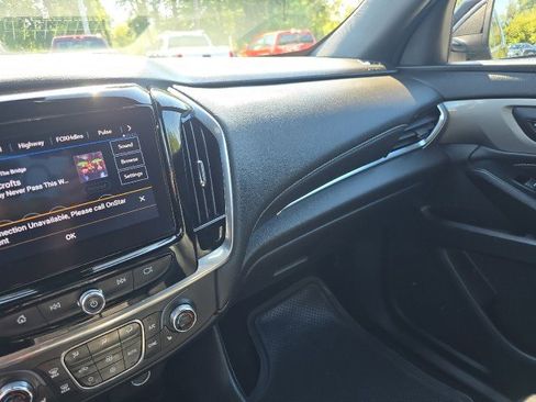 Used 2023 Chevrolet Traverse LT image 36