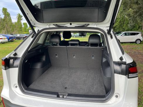 Used 2026 Volkswagen Tiguan SE FWD image 32