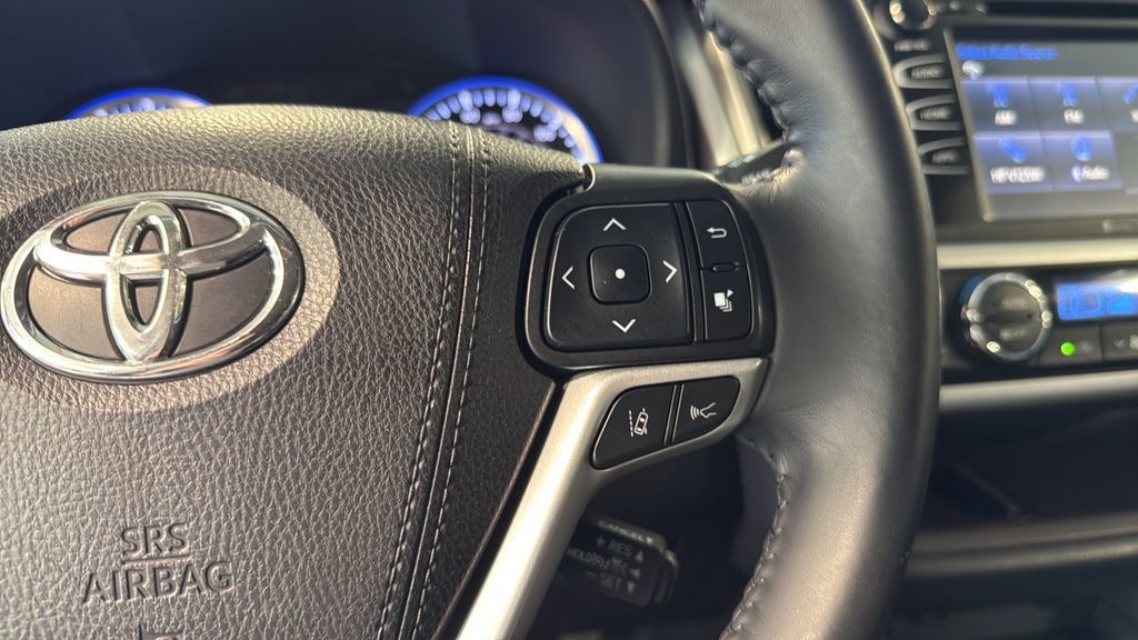 Used 2019 Toyota Highlander XLE AWD/4WD image 27