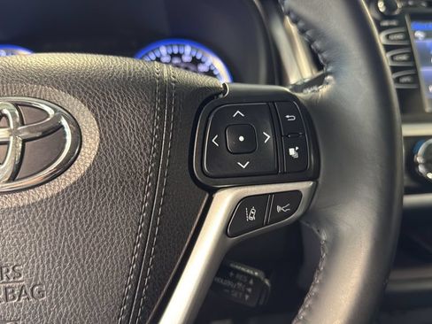 Used 2019 Toyota Highlander XLE AWD/4WD image 27