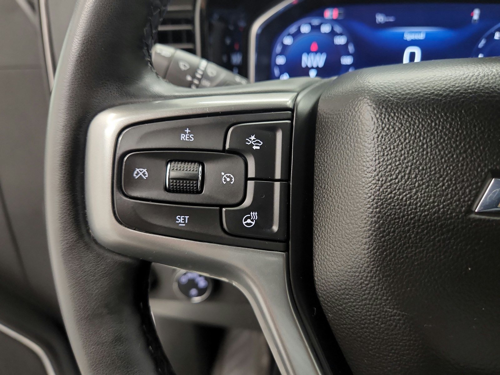 Used 2024 Chevrolet Silverado 1500 LT AWD/4WD image 40