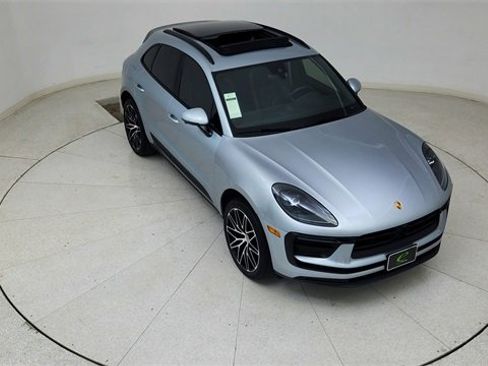 Used 2024 Porsche Macan w/ Premium Plus Package image 76