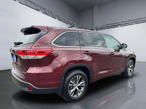 Used 2017 Toyota Highlander Plus AWD/4WD image 7