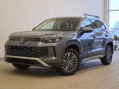 Used 2026 Volkswagen Tiguan S image 2