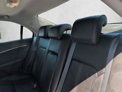 Used 2010 Lincoln MKZ FWD image 18