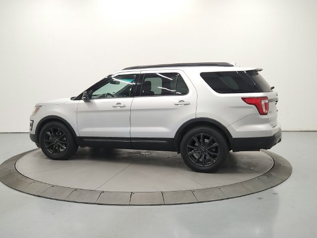 Used 2017 Ford Explorer XLT w/ Equipment Group 202A FWD image 6