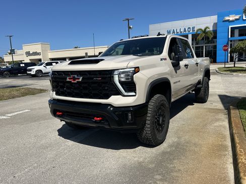 New 2026 Chevrolet Silverado 2500 ZR2 image 2