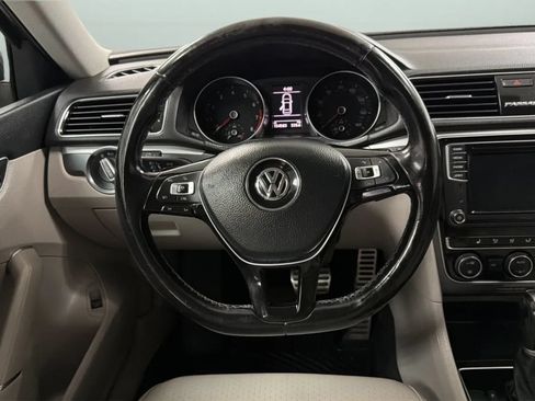 Used 2018 Volkswagen Passat 2.0T R-Line FWD image 10