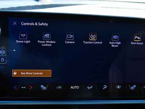 Used 2025 Chevrolet Equinox EV LT w/ Convenience Package image 29