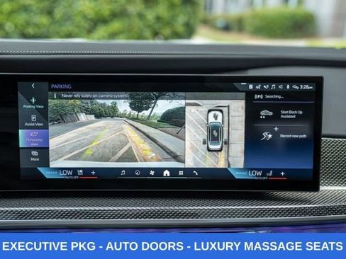 Used 2023 BMW i7 xDrive60 w/ Executive Package 2 AWD/4WD image 32