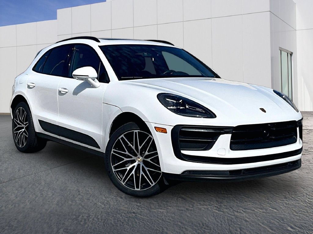 Certified 2026 Porsche Macan AWD/4WD image 9