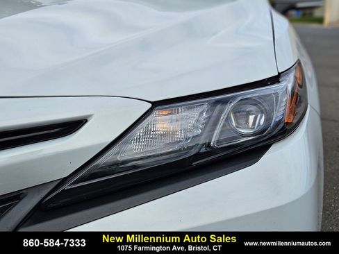 Used 2022 Toyota Camry SE image 10