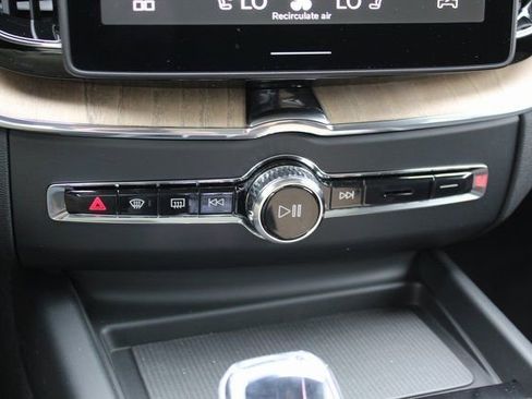 New 2026 Volvo XC60 B5 Plus w/ Protection Package Premier image 28