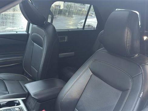 Used 2024 Ford Explorer Limited image 25