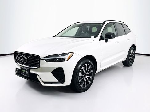 Used 2025 Volvo XC60 B5 Plus image 3