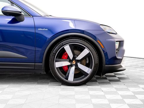 Certified 2025 Porsche Macan 4S Electric image 34