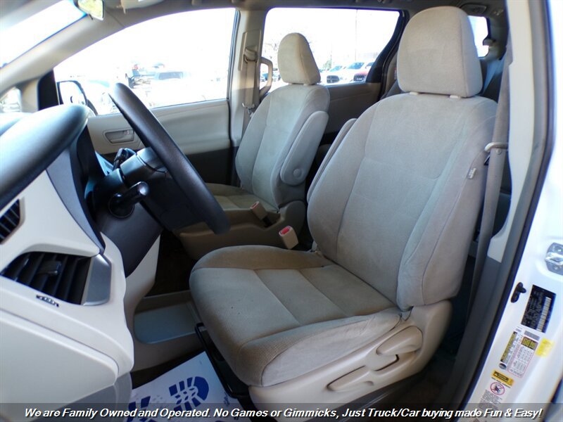 Used 2017 Toyota Sienna L FWD image 16