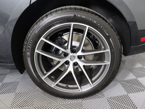 Certified 2025 Porsche Macan AWD/4WD image 16