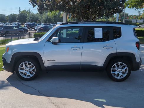 Used 2018 Jeep Renegade Latitude FWD image 7