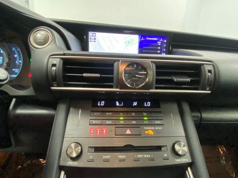 Used 2019 Lexus IS 300 AWD image 23
