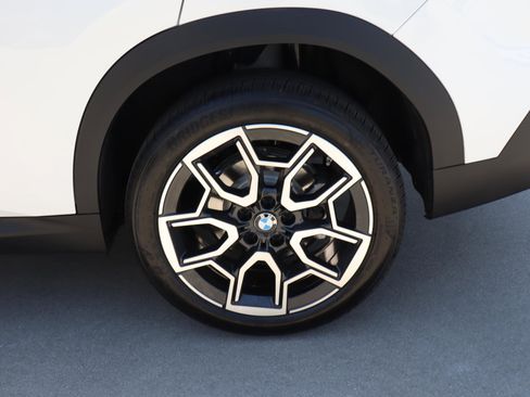 Used 2025 BMW X2 xDrive28i w/ Premium Package image 8