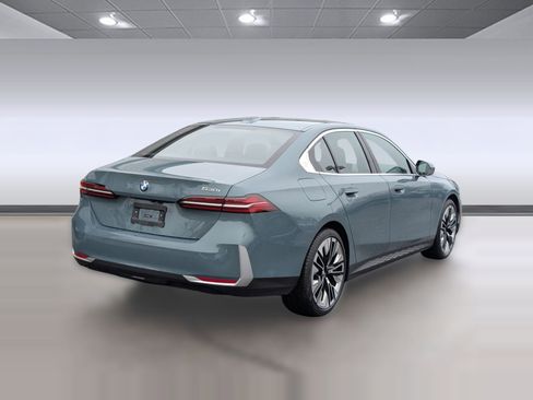 Certified 2026 BMW 530i image 9