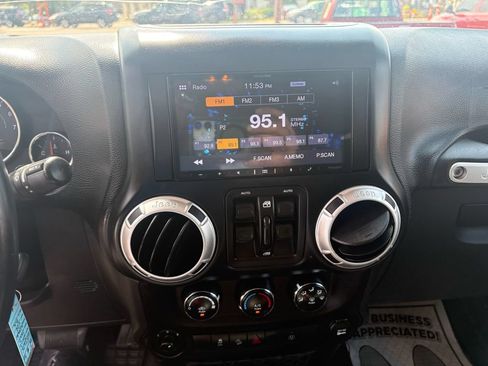 Used 2017 Jeep Wrangler Unlimited Sahara AWD/4WD image 26