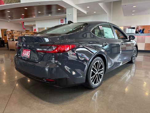 Used 2026 Toyota Camry XLE w/ Premium Plus Package FWD image 9