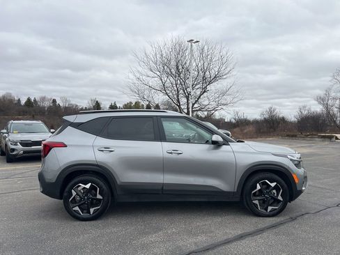 Used 2025 Kia Seltos S image 3